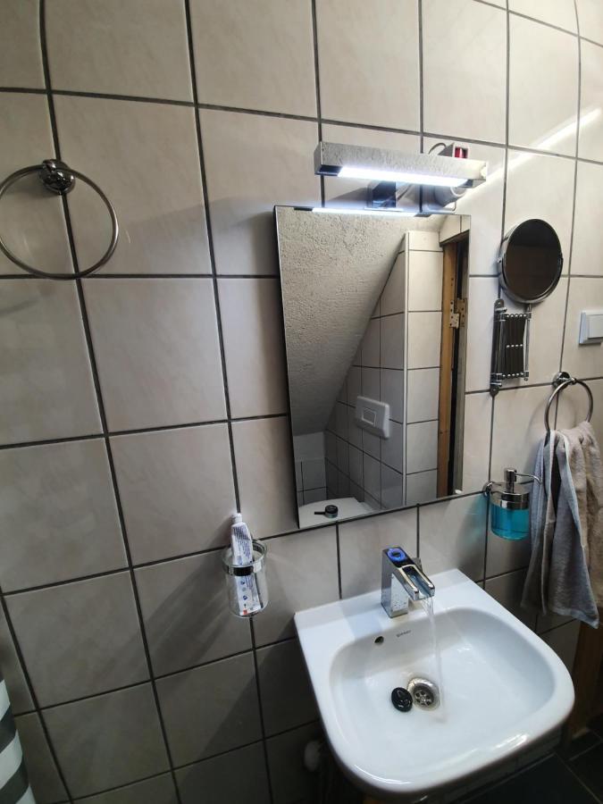 Dachgeschosswohnung In Neumuenster 2 Zimmer מראה חיצוני תמונה