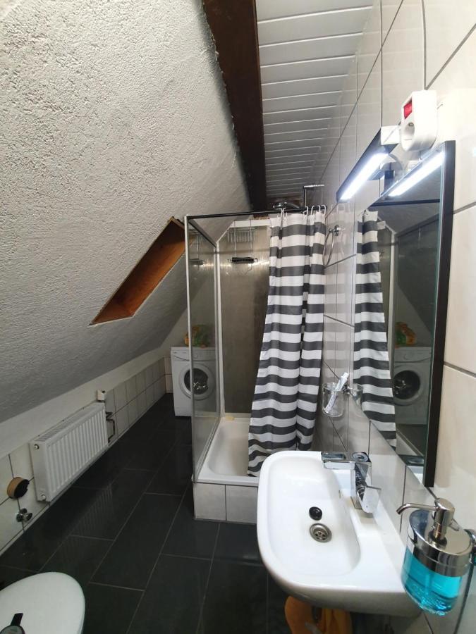 Dachgeschosswohnung In Neumuenster 2 Zimmer מראה חיצוני תמונה